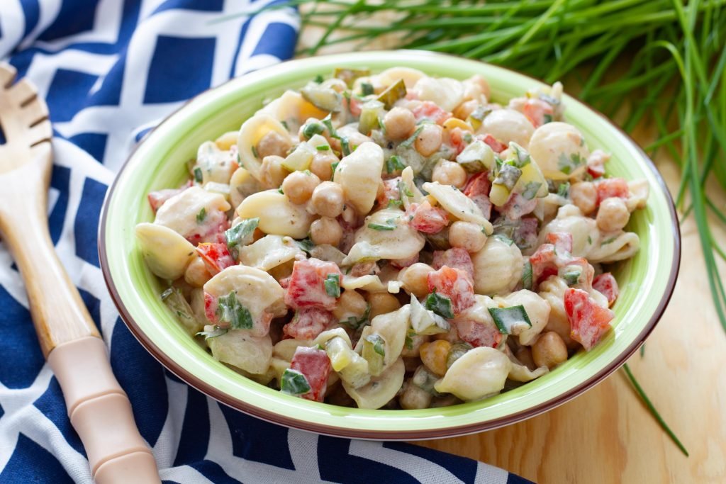 Pasta salad with fermented cucumbers and chickpeas recipe