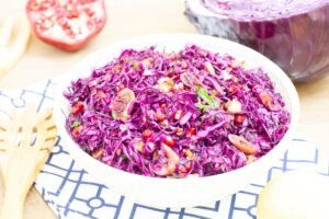 Recipe for red cabbage, figs and pomegranate slaw