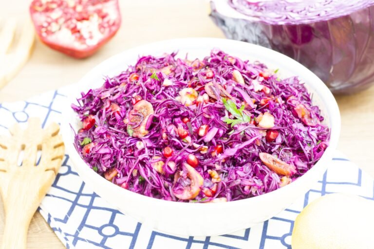 Recipe for red cabbage, figs and pomegranate slaw
