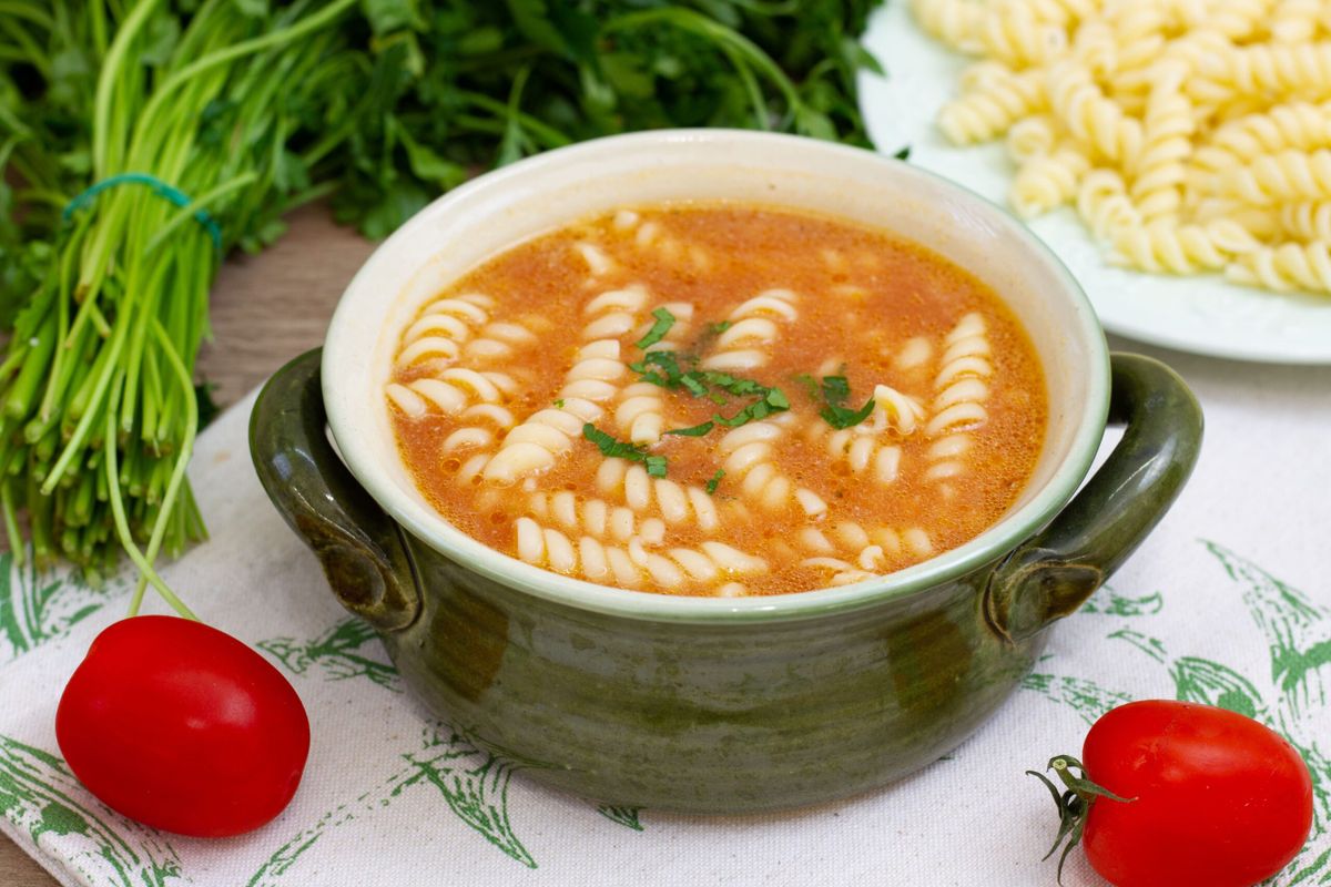 Tomato soup with pasta