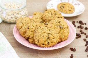 Recipe for oatmeal and raisin cookies