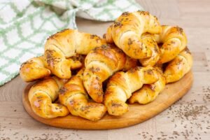 Recipe for quick cheese croissants