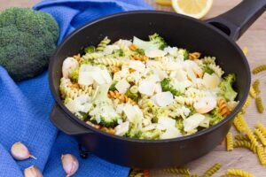 Recipe for pasta with broccoli and prawns