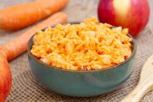 Recipe for carrot and pineapple slaw