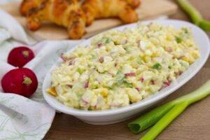 Recipe sandwich spread with avocado, egg and radish