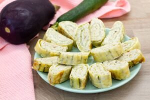 Recipe for zucchini roll filled with eggplant cream
