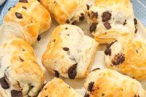 Recipe for quick puff pastry and chocolate rolls