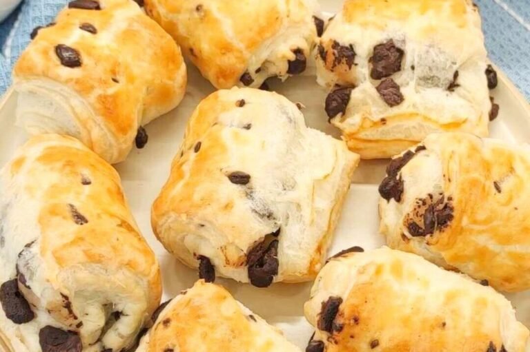 Recipe for quick puff pastry and chocolate rolls