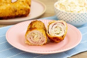 Recipe for pork roulades with ham, onion and feta cheese