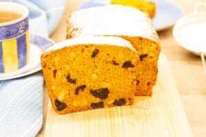 Recipe for pumpkin cake with prunes and almonds