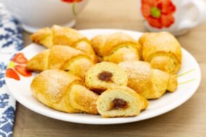 Recipe for shortcrust-yeast croissants