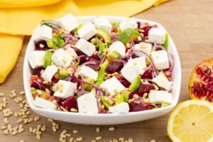 Recipe for salad with feta, avocado and beetroot