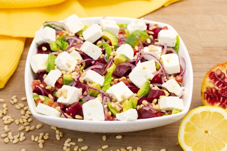 Recipe for salad with feta, avocado and beetroot