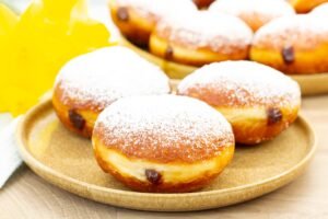 Recipe for donuts with plum jam