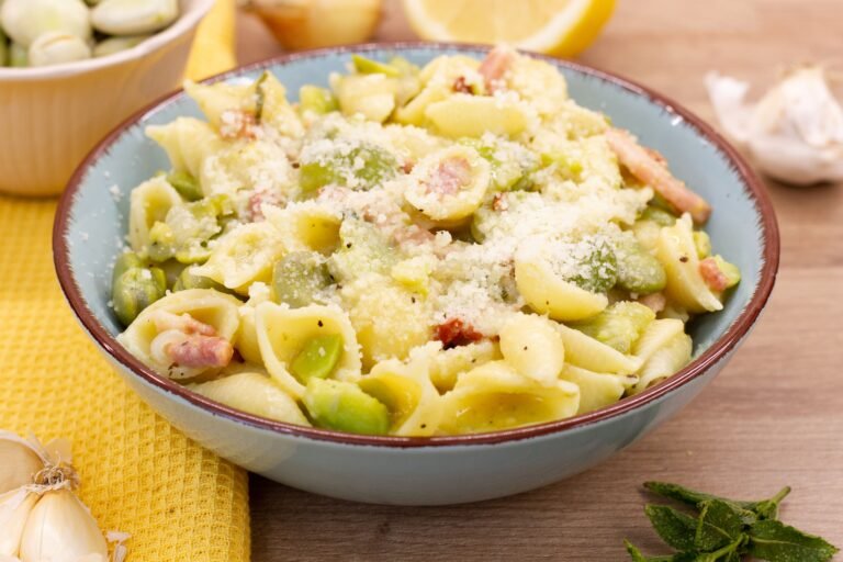 Recipe for pasta with broad beans and bacon