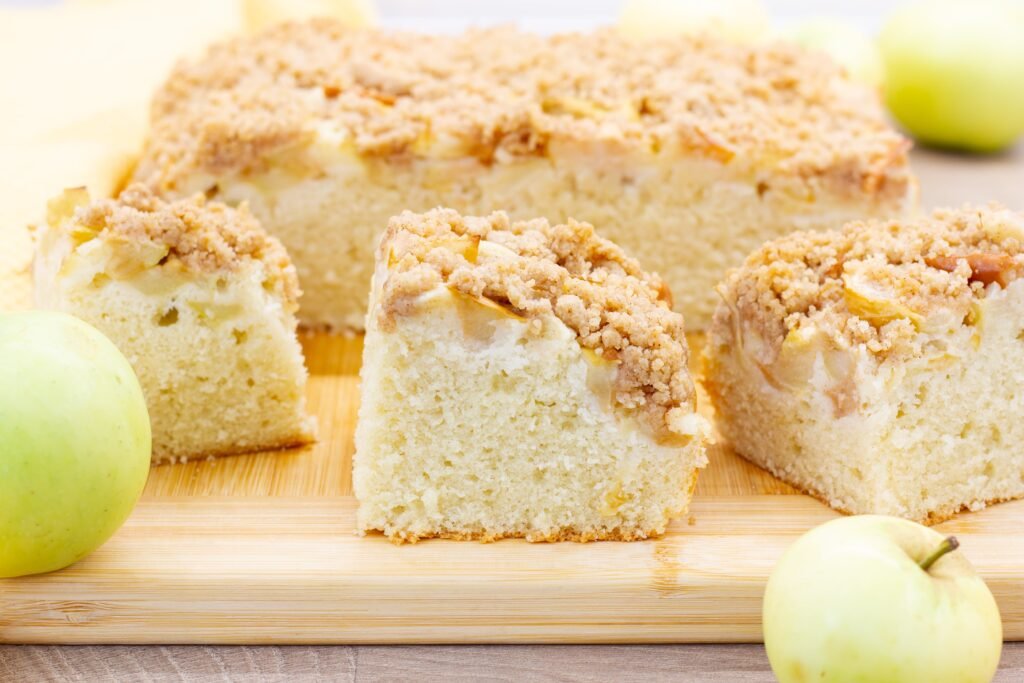 Recipe for cake with yellow transparent apple and cinnamon crumble