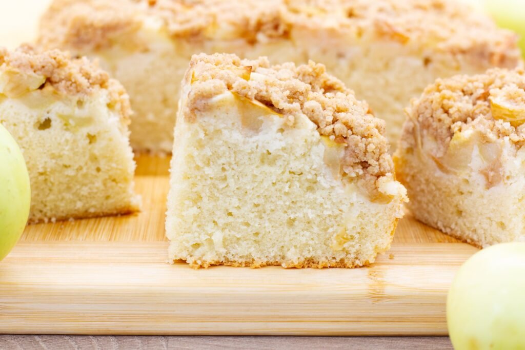 Recipe for cake with yellow transparent apple and cinnamon crumble