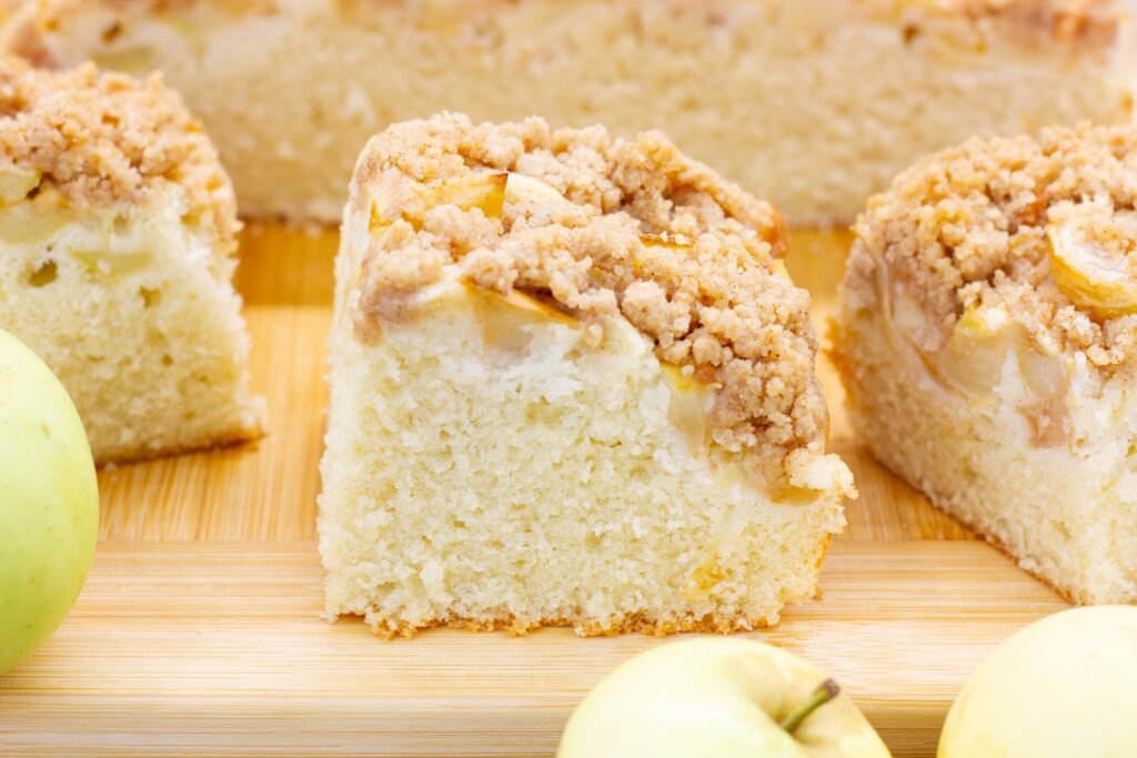 Recipe for cake with yellow transparent apple and cinnamon crumble