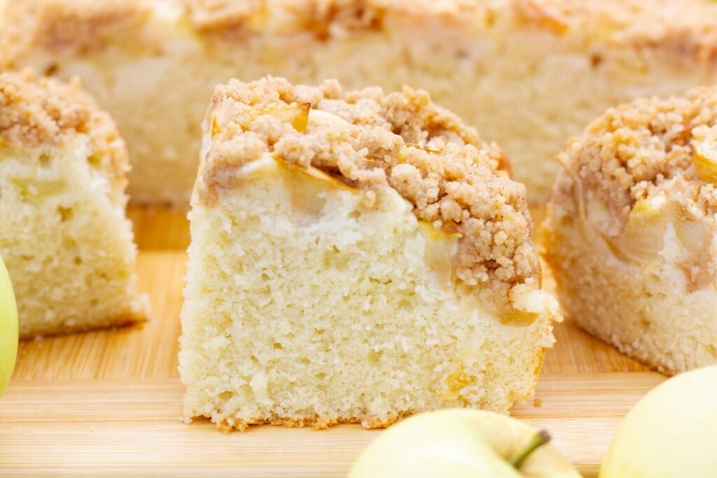 Recipe for cake with yellow transparent apple and cinnamon crumble