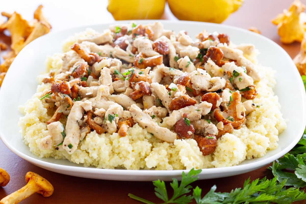 Millet with chanterelles and chicken