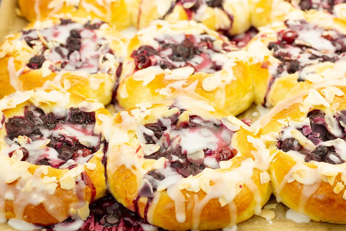 Blueberry and gooseberry buns